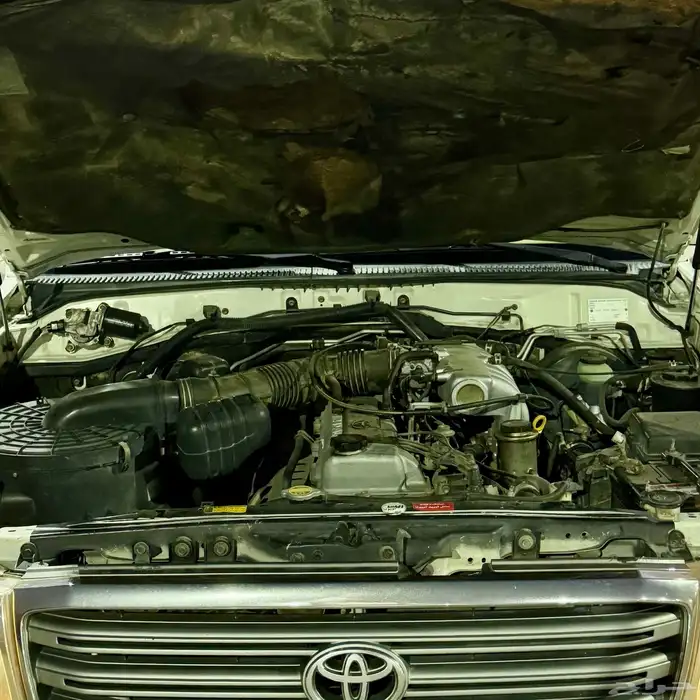 لاندكروزر 2004 عداد قليل ( قير عادي ) 22