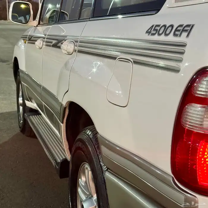 لاندكروزر 2004 عداد قليل ( قير عادي ) 11