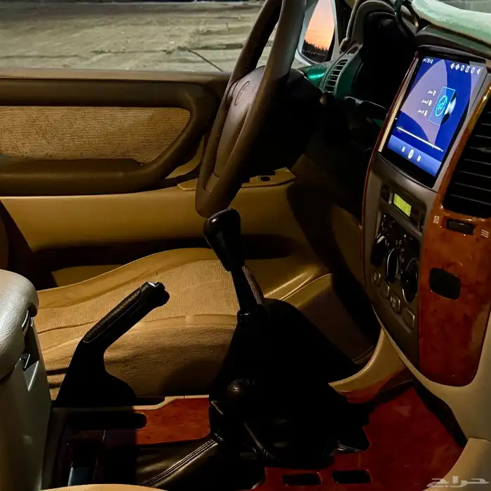 لاندكروزر 2004 عداد قليل ( قير عادي ) 21