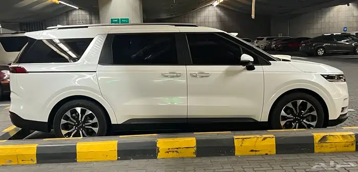 كيا كرنفال ديزي موديل 2023 بطاقة جمركية 3