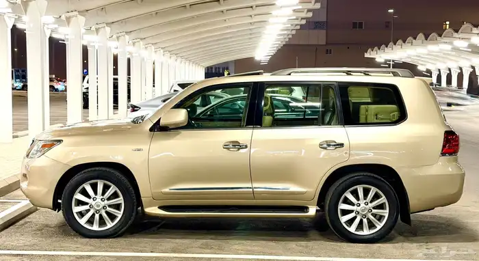 جيب لكزس LX570 فل كامل DD موديل 2010 نضيف 6