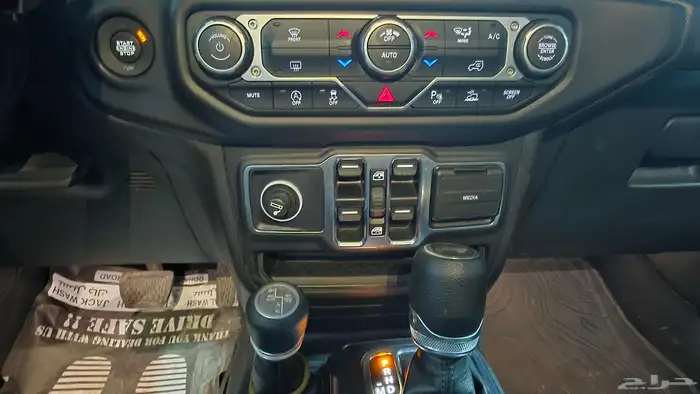 جيب رنجلر 2023 10