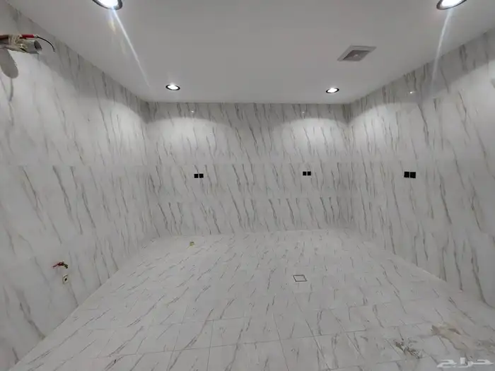 للبيع ملحق تمليك حي احد جديد 6 غرف وصالة ومطبخ و2سطح خاص 14