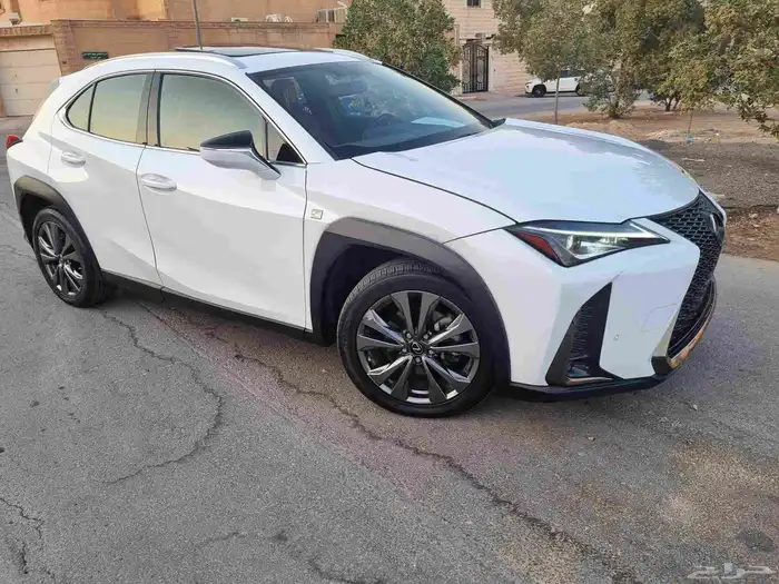 لكزس يو اكس UX 10