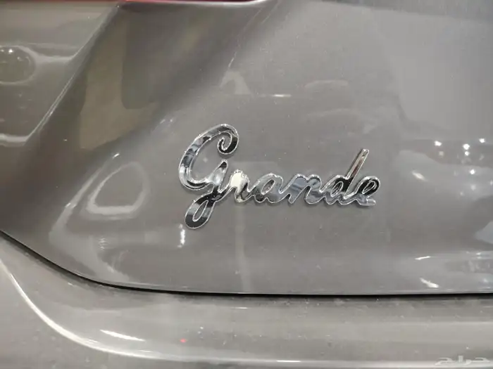 كامري جراندي البنزين باللون المميز التيتانيوم 2500 سي سي 3