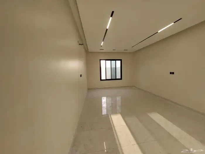 للبيع ملحق تمليك حي احد جديد 6 غرف وصالة ومطبخ و2سطح خاص 5