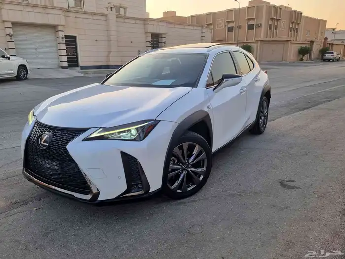 لكزس يو اكس UX 1