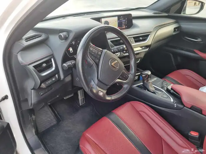 لكزس يو اكس UX 5