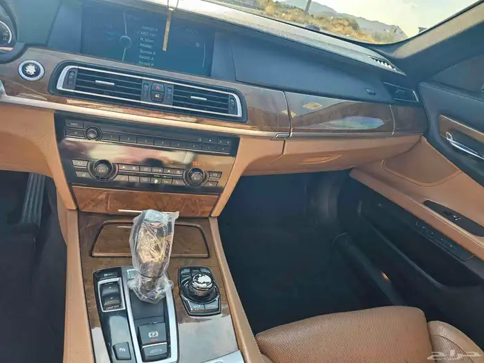 بي ام دبليو 2010 740li العداد 221500 20