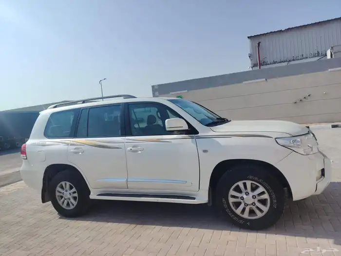 لندكروزر فل كامل 2011 2