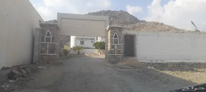 بيت مع الأثاث للبيع 1