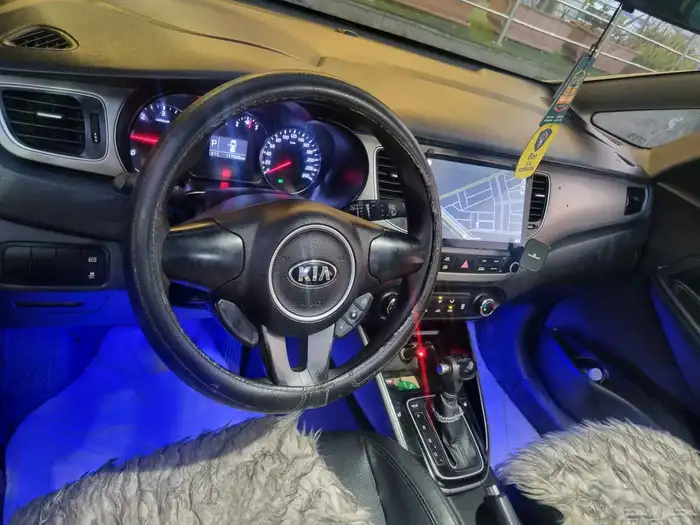 سياره كيا كارنس موديل 2015 ممشى 177الف 7