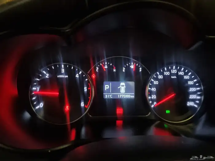 سياره كيا كارنس موديل 2015 ممشى 177الف 6