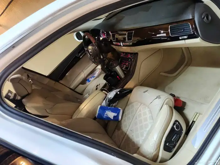 للبيع اودي A8 2014 فل كامل تحتاج لصيانة مكينة 8