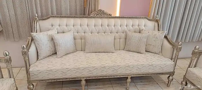 Excellent workmanship  paint  wood and cushions  10-year war 4