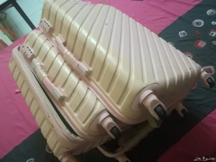 شنطتين سفر وسط و صغير شبه جديدات 0