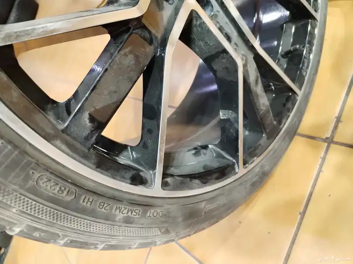 جنوط وكاله أودي وكفرات هنكوك مقاس 275.. 35..21 1