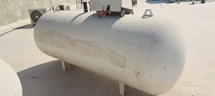 2 gas cylinder each 2000 litre 1