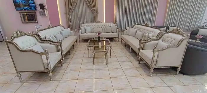 Excellent workmanship  paint  wood and cushions  10-year war 0