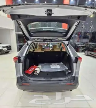 تيوتا راف فور لمتد هايبرد 2025 متوفر اللون الفضي 5