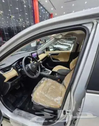 تيوتا راف فور لمتد هايبرد 2025 متوفر اللون الفضي 8