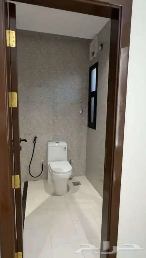 ملحق مميز للبيع   مساحة كبيرة وموقع لا يعو ض ببطحاء قريش 9