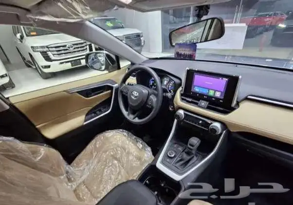 تيوتا راف فور لمتد هايبرد 2025 متوفر اللون الفضي 6