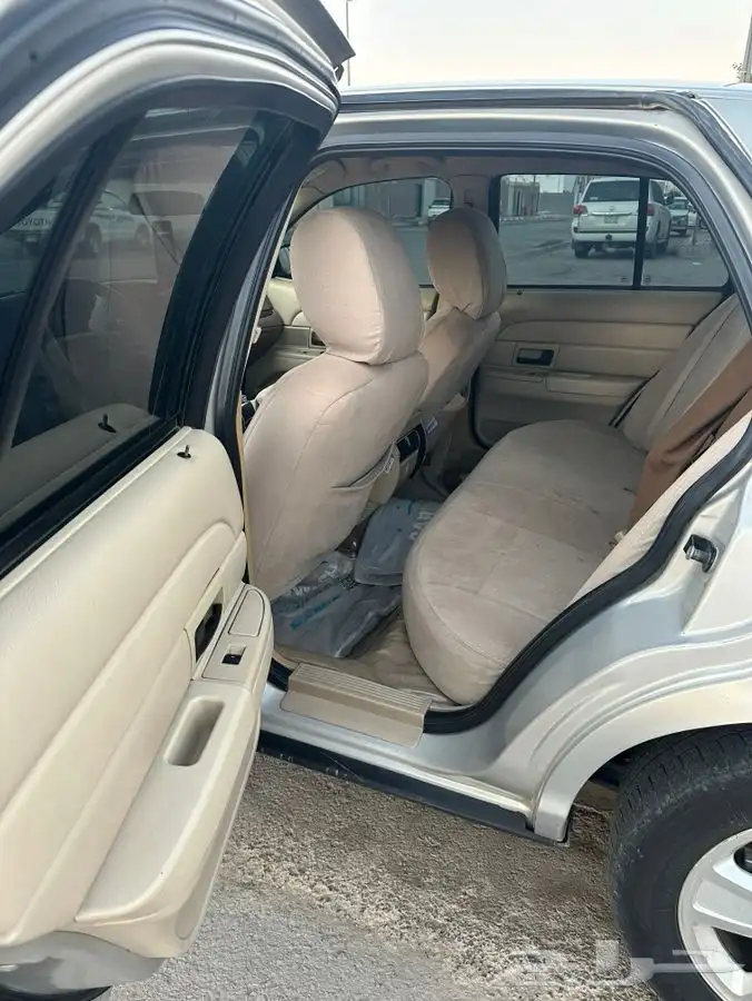 فورد فكتوريا 2012 للبيع 10