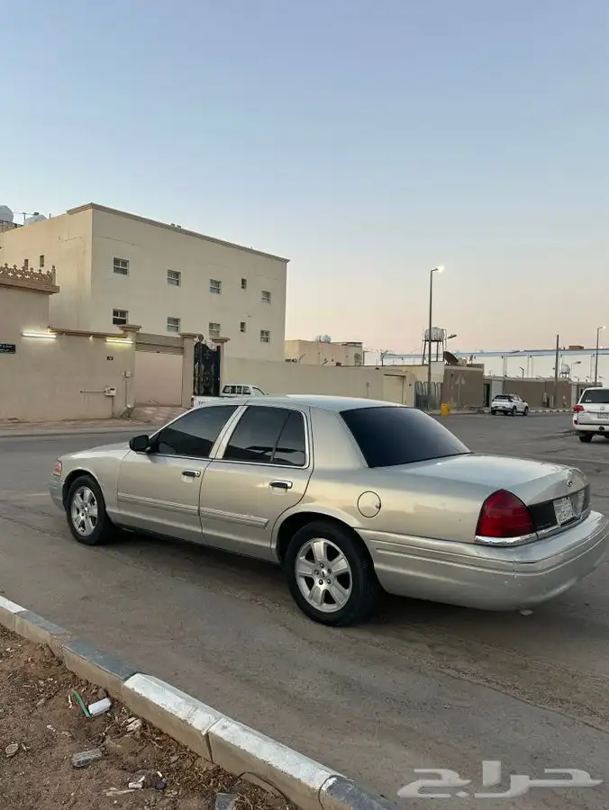 فورد فكتوريا 2012 للبيع 2