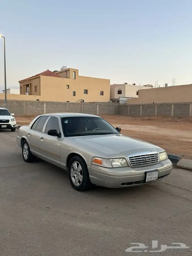 فورد فكتوريا 2012 للبيع 4