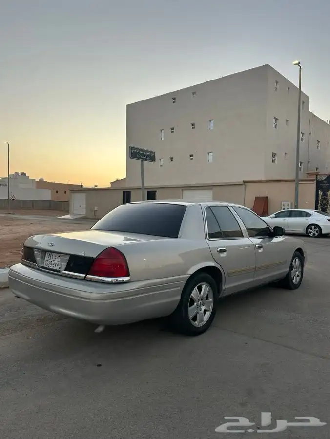 فورد فكتوريا 2012 للبيع 7