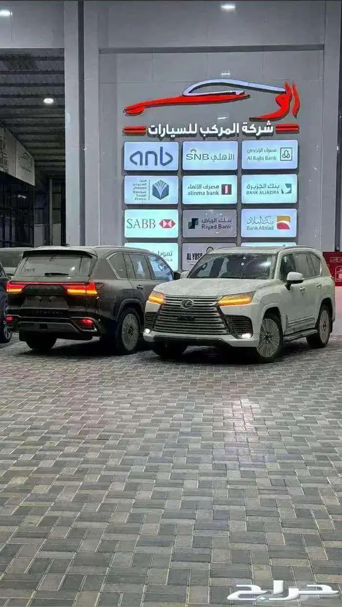 لكزس بي بي عماني داخل احمر 2025 0