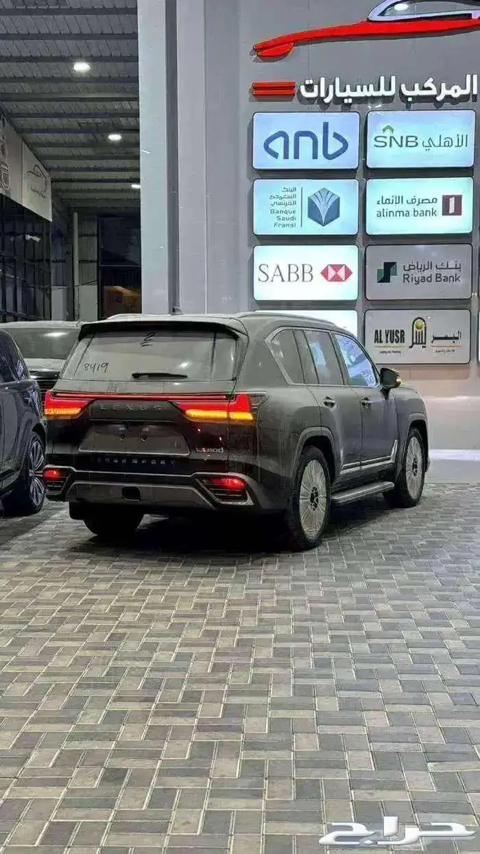 لكزس بي بي عماني داخل احمر 2025 5