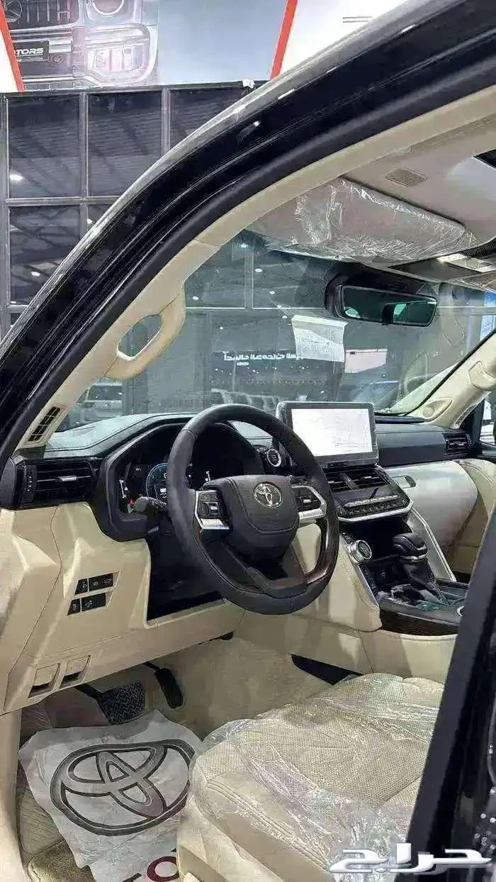 تويوتا لاندكروزر GXR L5 فل كامل وارد الساير 2025 1