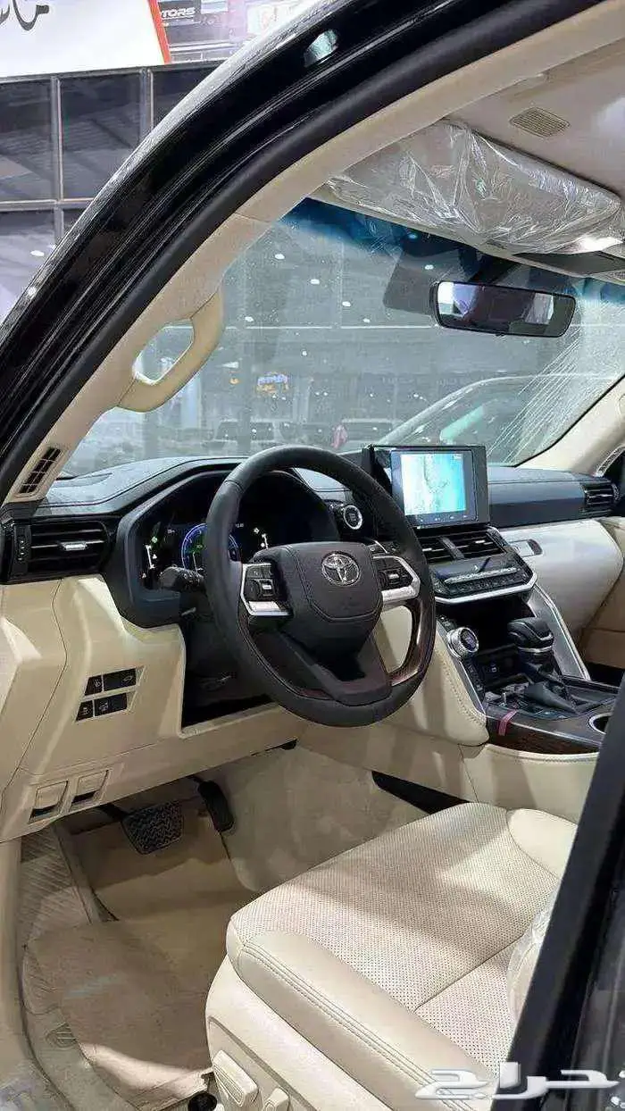 تويوتا لاندكروزر GXR L4 فل كامل بريمي 2025 1