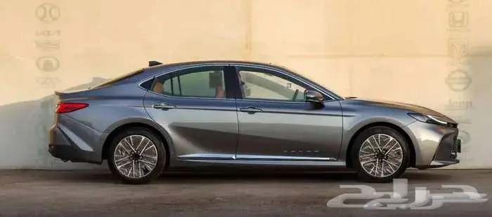 كامري جراندي موديل 2025 تيتانيوم مستعملة 3