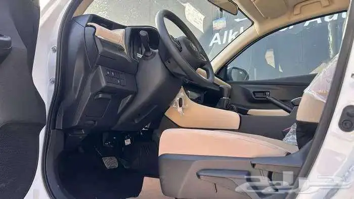 تويوتا يارس y ستاندر 2026 لدى شركة عبدالمجيد الخضر- الجملة 7