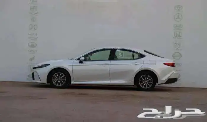 تويوتا كامري استاندر بنزين لوحات 2025 17