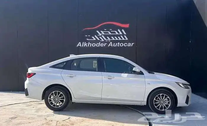 تويوتا يارس y ستاندر 2026 لدى شركة عبدالمجيد الخضر- الجملة 2