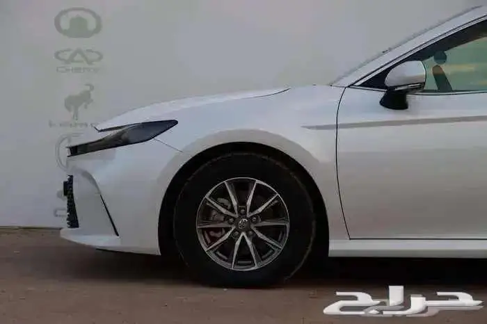 تويوتا كامري استاندر بنزين لوحات 2025 15