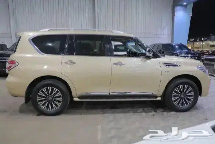 نيسان باترول فل كامل بلاتينيوم ماكينة 4.0 V8 موديل 2016 3