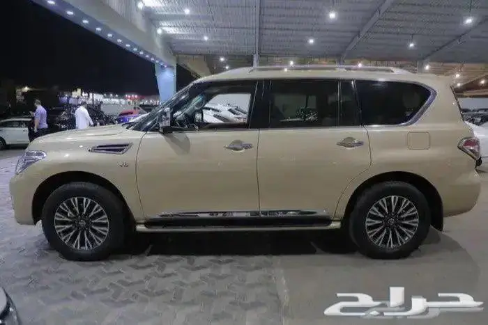 نيسان باترول فل كامل بلاتينيوم ماكينة 4.0 V8 موديل 2016 4