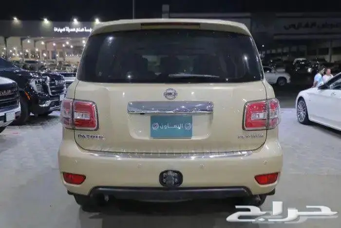 نيسان باترول فل كامل بلاتينيوم ماكينة 4.0 V8 موديل 2016 5