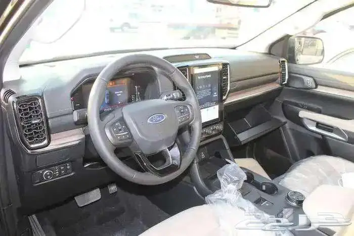 فورد ايفرست XLT نص فل بنزين 2025 سعودى 3