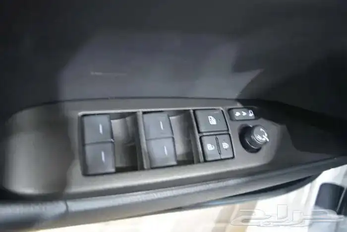 تويوتا كامري استاندر E بنزين 2025 سعودي 5