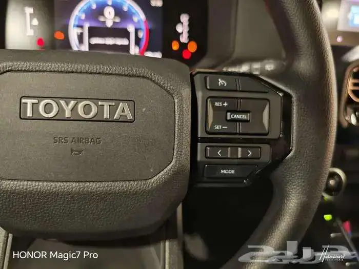 برادو TX موديل 2025 بنزين ستاندرد حبه فقط لون اسود 27