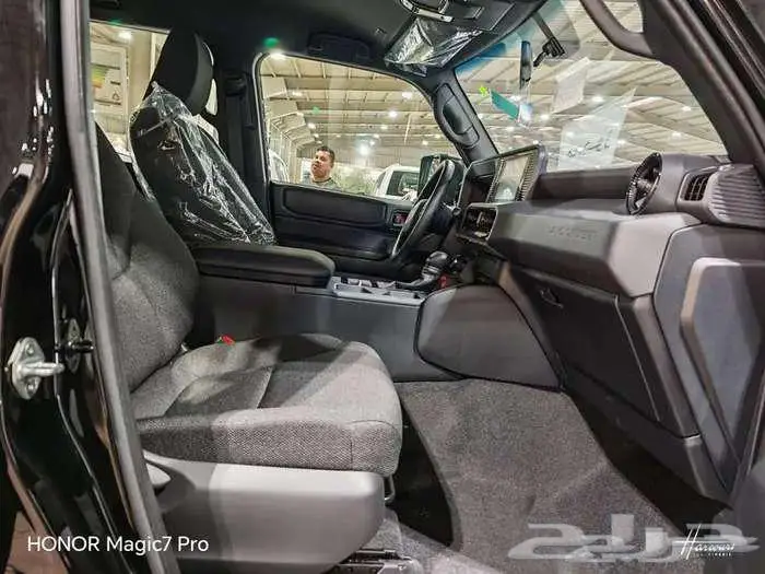 برادو TX موديل 2025 بنزين ستاندرد حبه فقط لون اسود 29