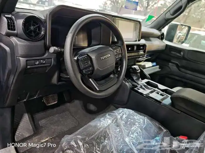 برادو TX موديل 2025 بنزين ستاندرد حبه فقط لون اسود 31