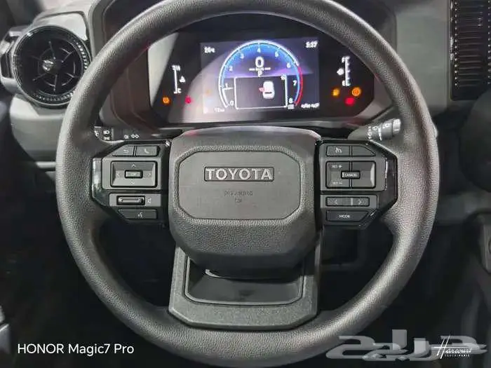 برادو TX موديل 2025 بنزين ستاندرد حبه فقط لون اسود 32