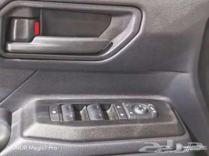 برادو TX موديل 2025 بنزين ستاندرد حبه فقط لون اسود 35